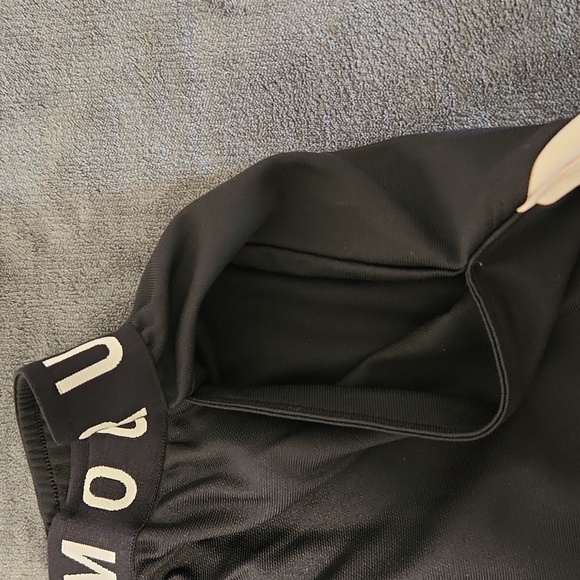 Under Armour Shorts XL - Picture 6 of 8